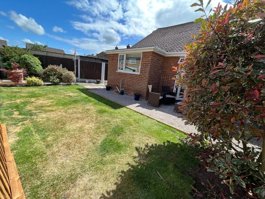 Idyllic Bungalow, Ideal Location In West Lancashire Burscough Buitenkant foto